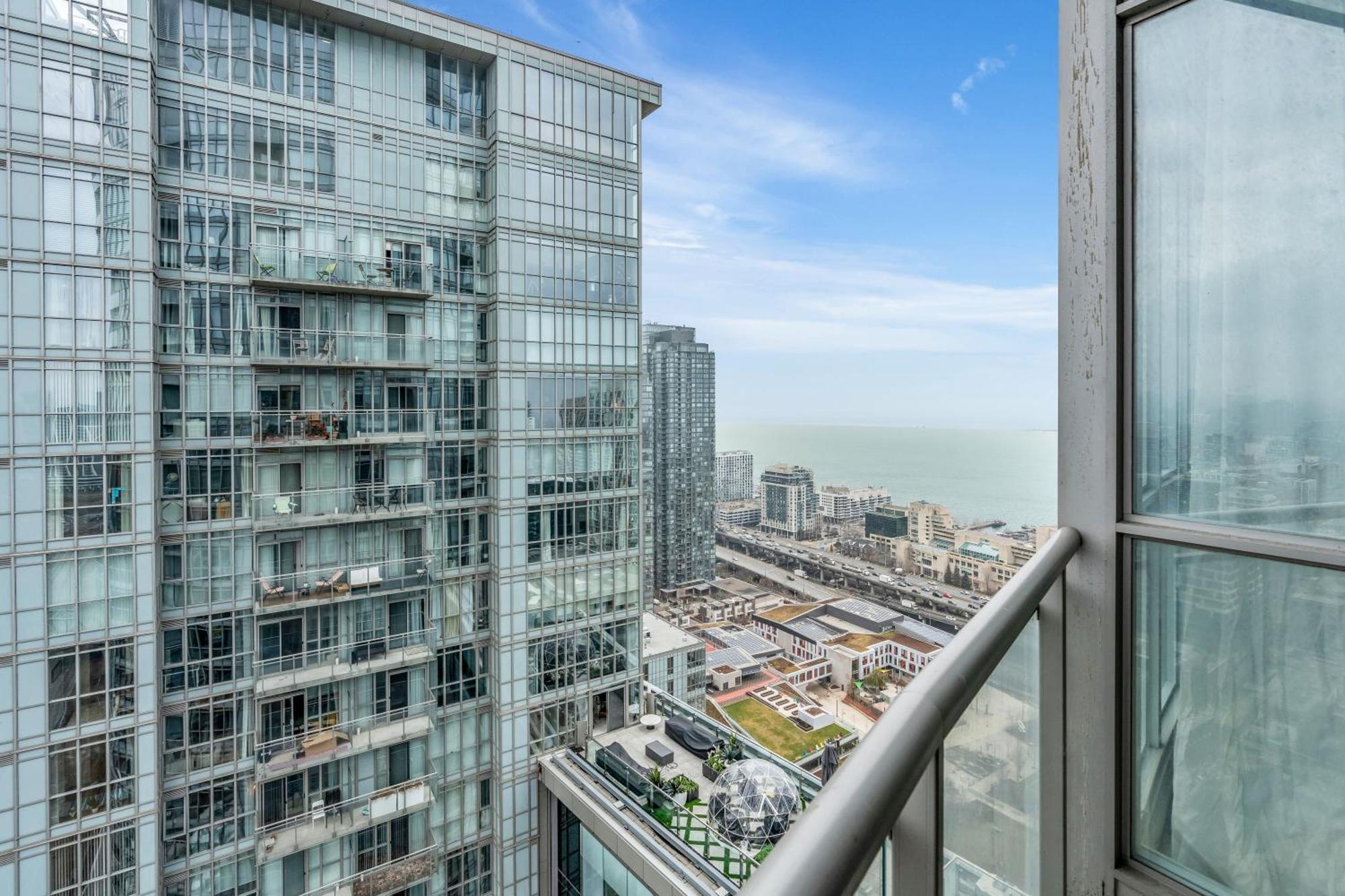 City Downtown Suites Toronto Esterno foto